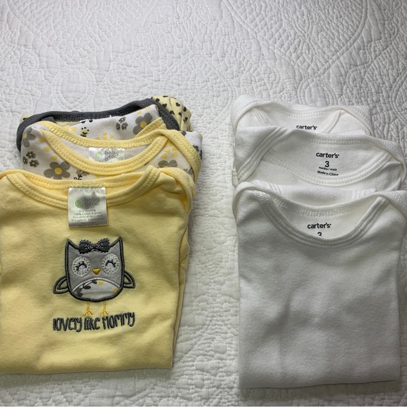 Short  and Long sleeve Onesie Bundle : size 0-3 M and 3M - Picture 2 of 7